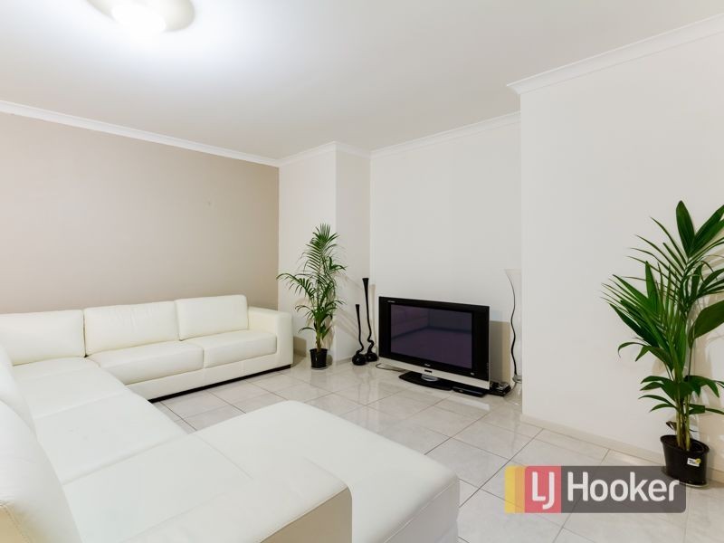 6 Eyre Place, Pakenham VIC 3810