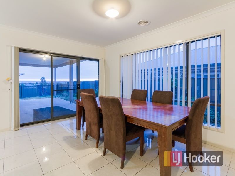 6 Eyre Place, Pakenham VIC 3810