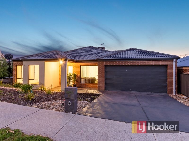 6 Eyre Place, Pakenham VIC 3810