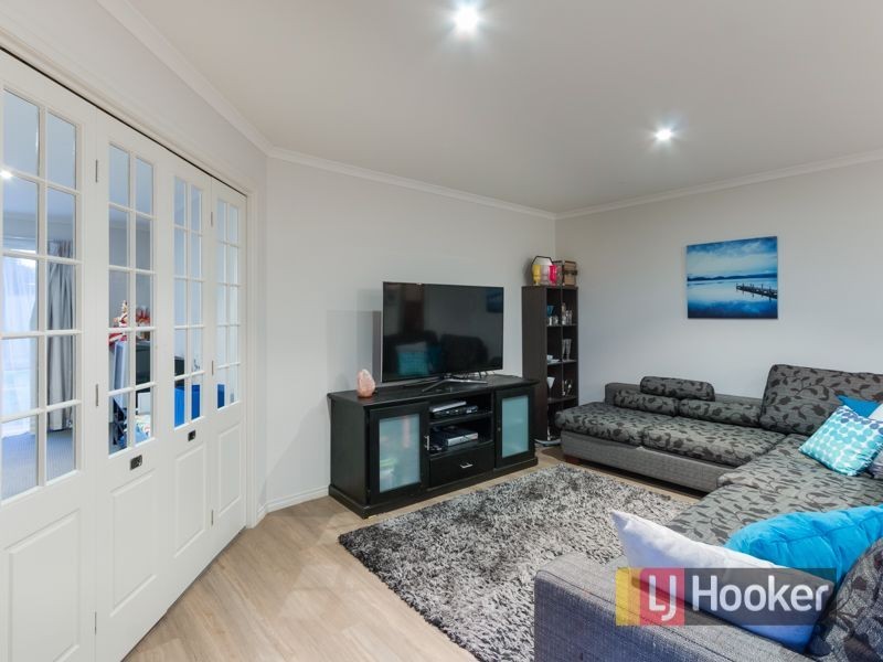 21 Carey Crescent, Pakenham VIC 3810