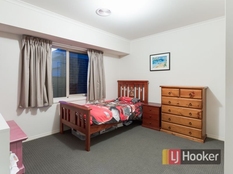 21 Carey Crescent, Pakenham VIC 3810