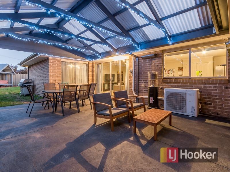 21 Carey Crescent, Pakenham VIC 3810