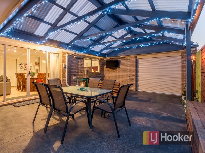 21 Carey Crescent, Pakenham VIC 3810