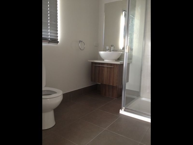 18 Waterside Drive, Pakenham VIC 3810
