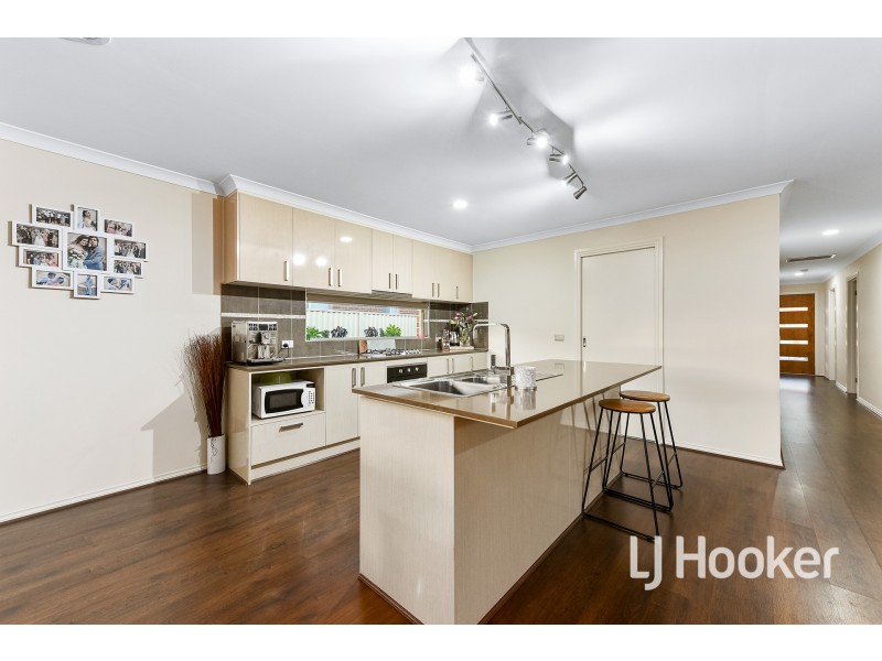 22 Zenith Street, Pakenham VIC 3810