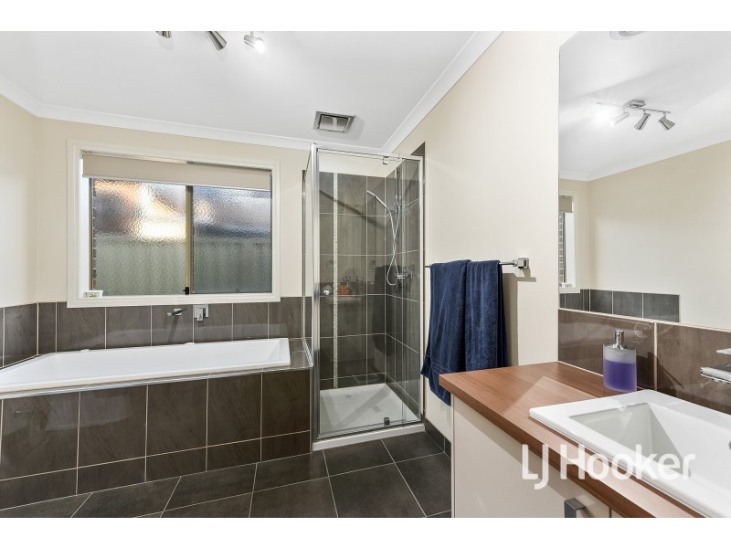 22 Zenith Street, Pakenham VIC 3810