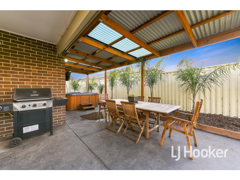 22 Zenith Street, Pakenham VIC 3810