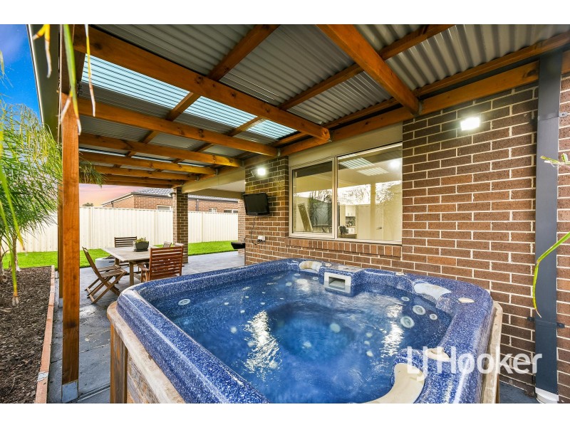 22 Zenith Street, Pakenham VIC 3810