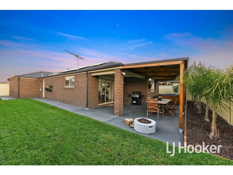 22 Zenith Street, Pakenham VIC 3810