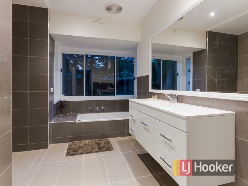 6 Elrona Court, Pakenham VIC 3810