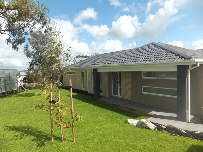 1/37 Jefferson Road, Garfield VIC 3814