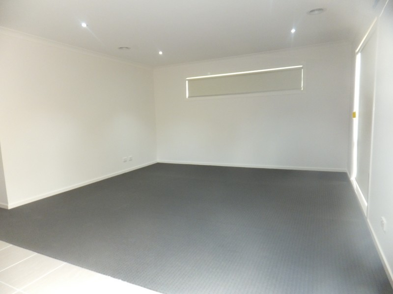 1/37 Jefferson Road, Garfield VIC 3814