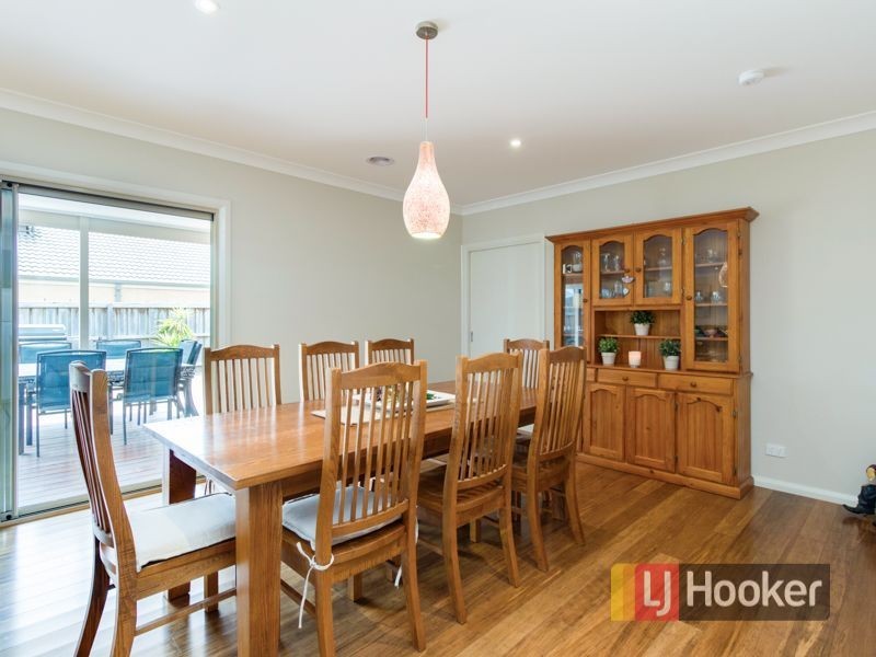 32 Arthur Phillip Drive, Pakenham VIC 3810