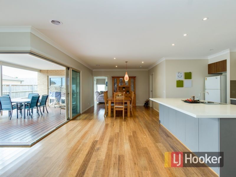 32 Arthur Phillip Drive, Pakenham VIC 3810