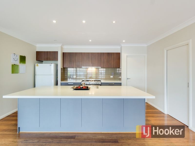 32 Arthur Phillip Drive, Pakenham VIC 3810