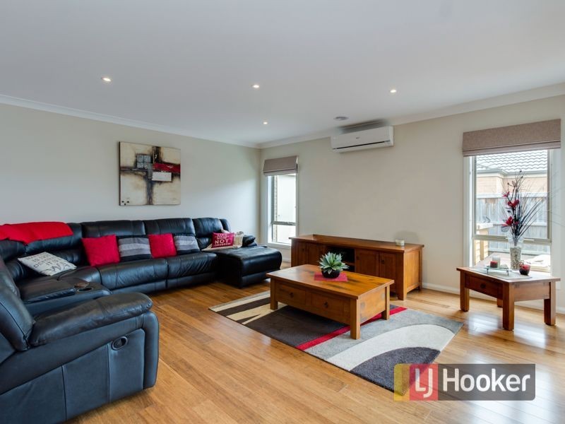 32 Arthur Phillip Drive, Pakenham VIC 3810