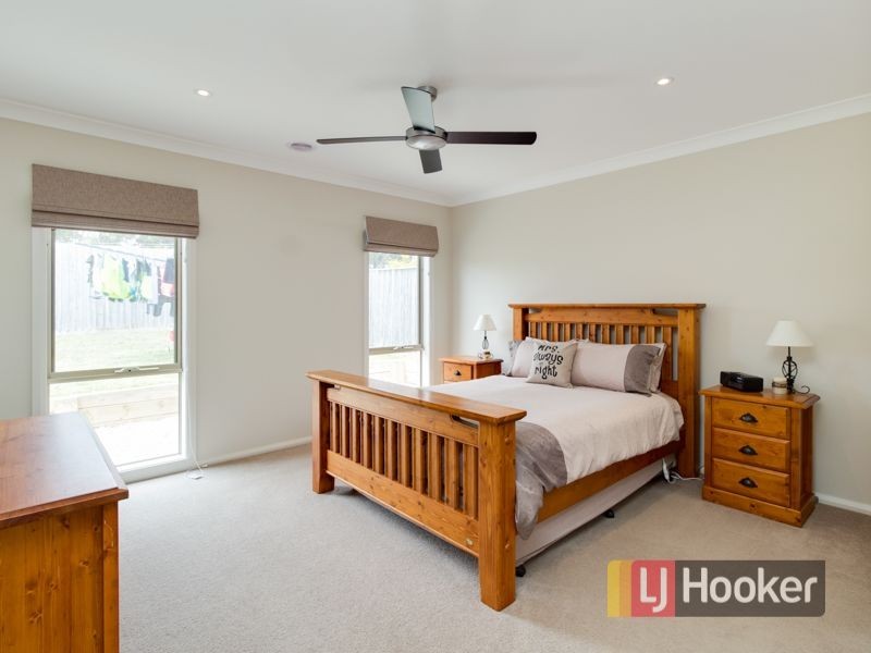 32 Arthur Phillip Drive, Pakenham VIC 3810