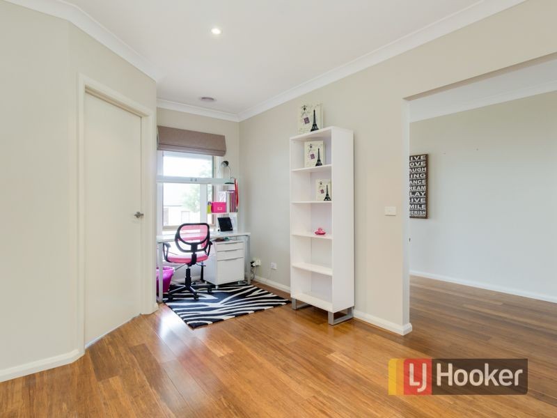 32 Arthur Phillip Drive, Pakenham VIC 3810