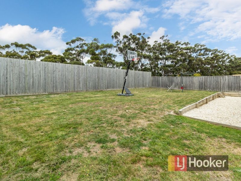 32 Arthur Phillip Drive, Pakenham VIC 3810