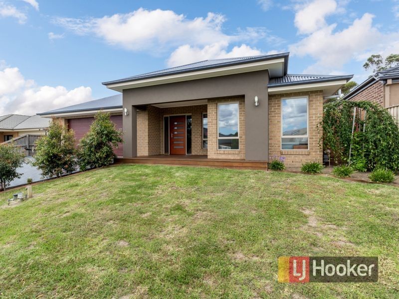32 Arthur Phillip Drive, Pakenham VIC 3810