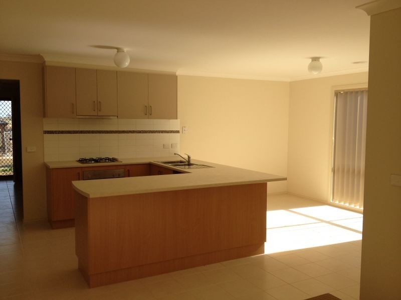 9 Keating Street, Pakenham VIC 3810