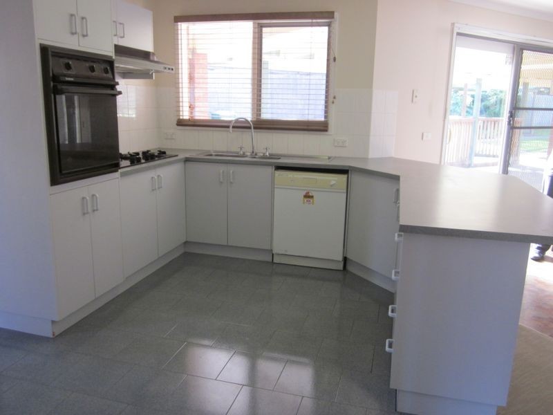 68 Murphy Road, Pakenham VIC 3810