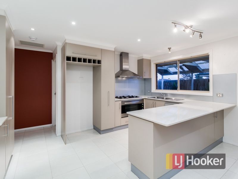 84 Manna Gum Drive, Pakenham VIC 3810