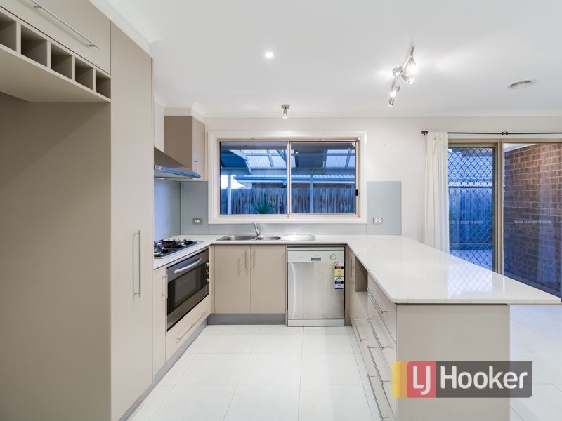 84 Manna Gum Drive, Pakenham VIC 3810