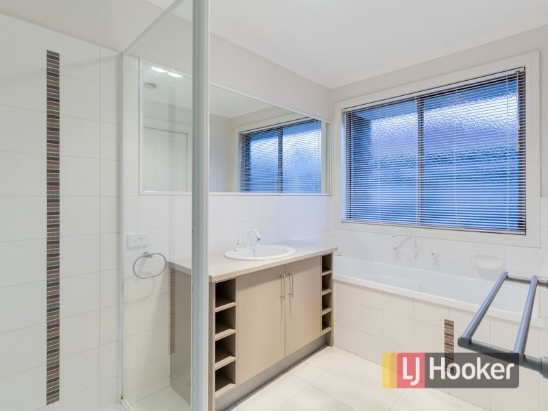 84 Manna Gum Drive, Pakenham VIC 3810