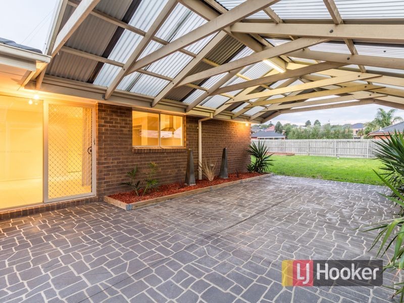 84 Manna Gum Drive, Pakenham VIC 3810