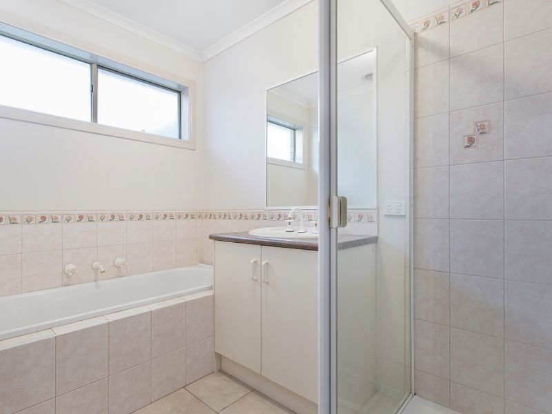 2/20 Henty Street, Pakenham VIC 3810