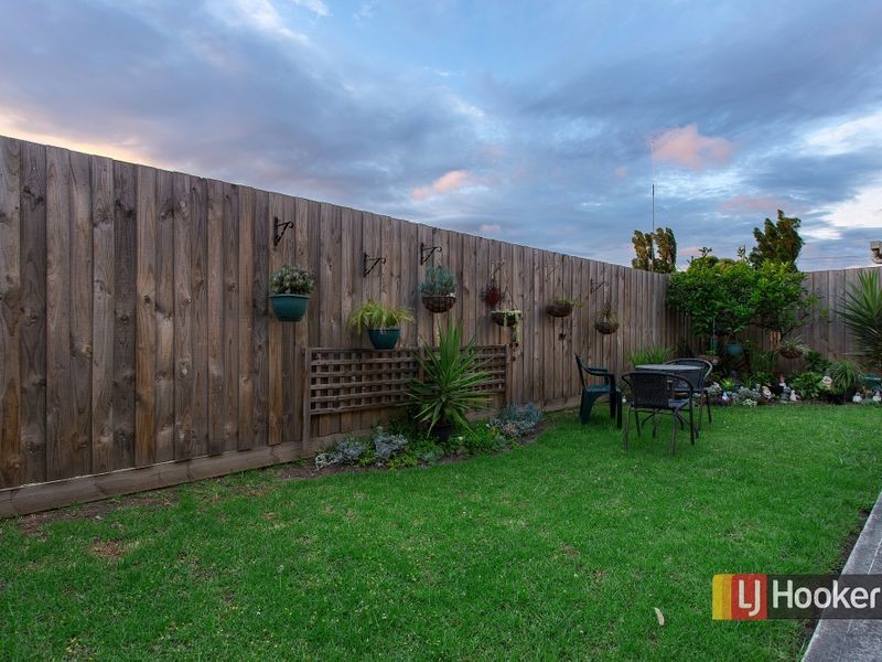 2/20 Henty Street, Pakenham VIC 3810