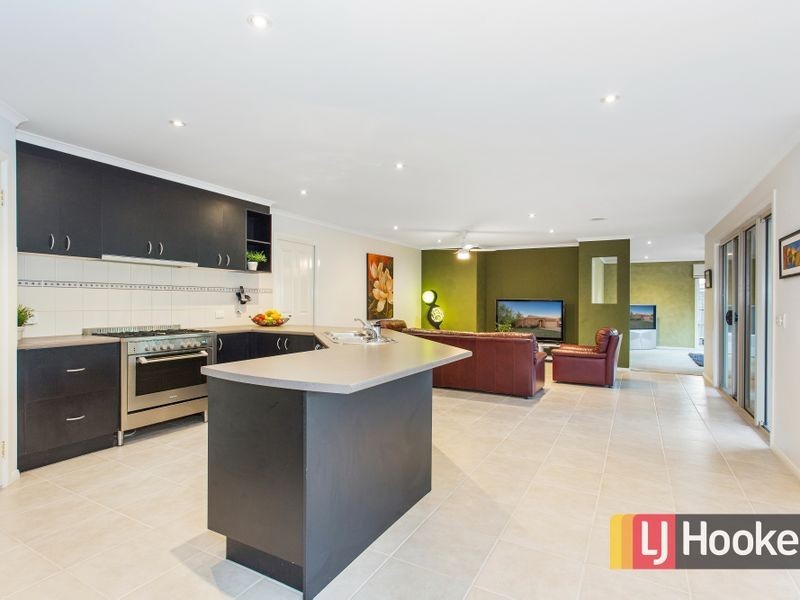 16 Henry Street, Pakenham VIC 3810