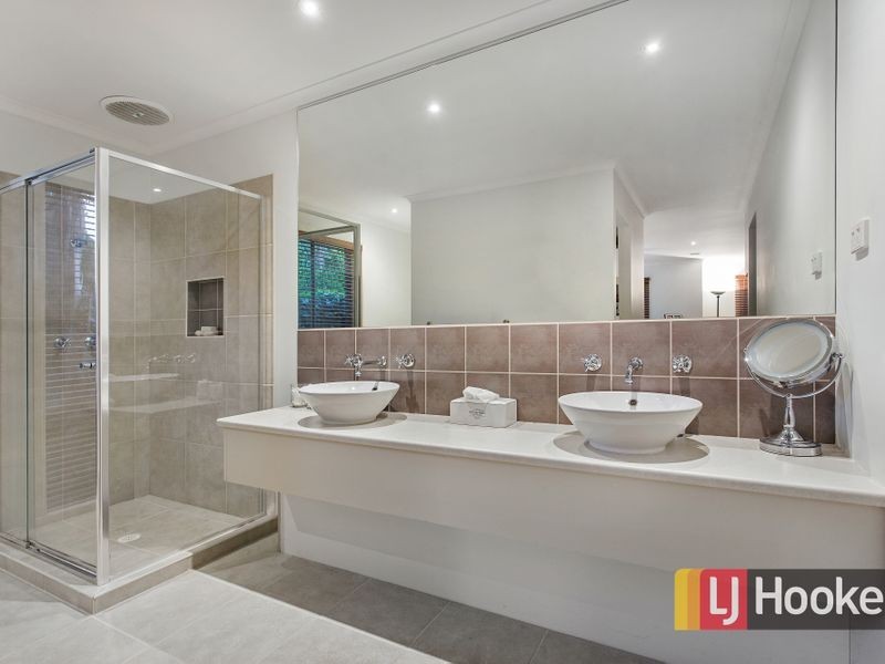 16 Henry Street, Pakenham VIC 3810