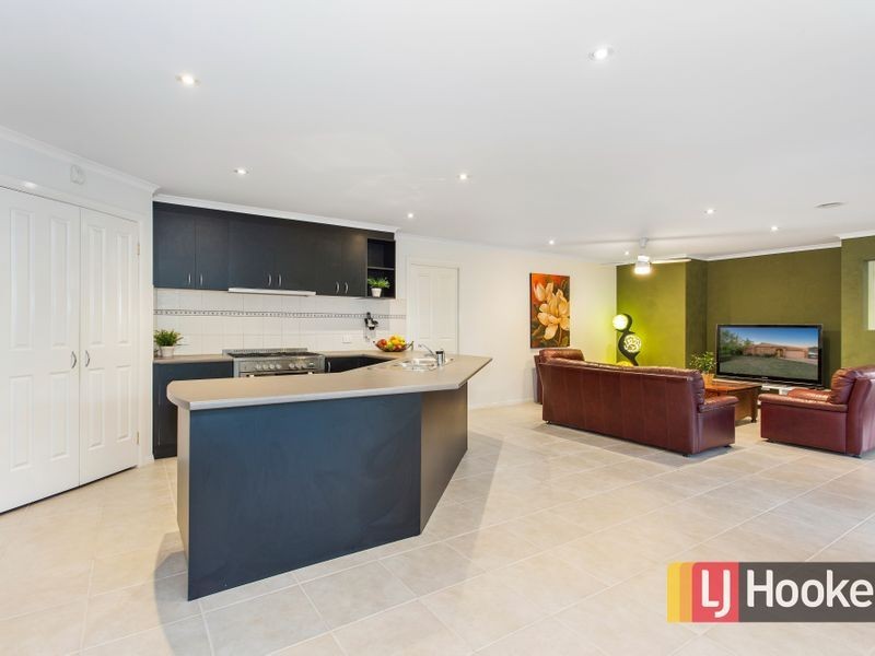 16 Henry Street, Pakenham VIC 3810