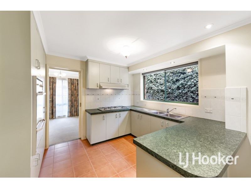 8 Mcgill Court, Pakenham VIC 3810