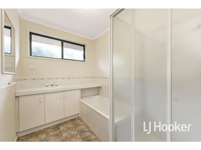 8 Mcgill Court, Pakenham VIC 3810