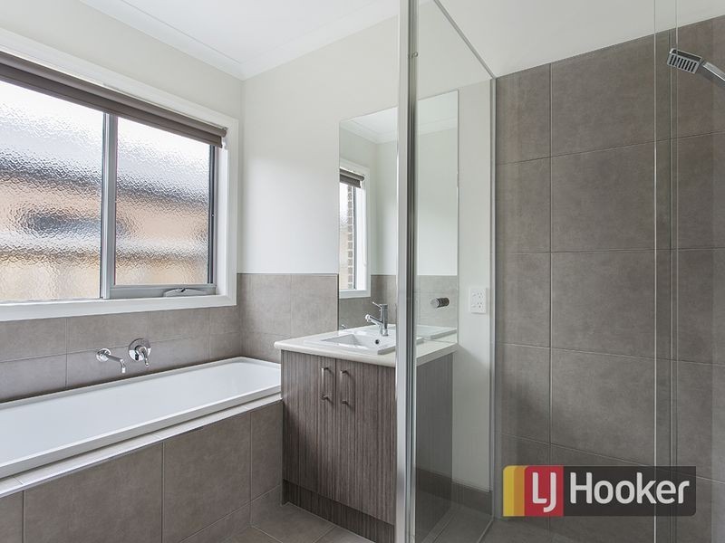 5 Penshurst Crescent, Officer VIC 3809