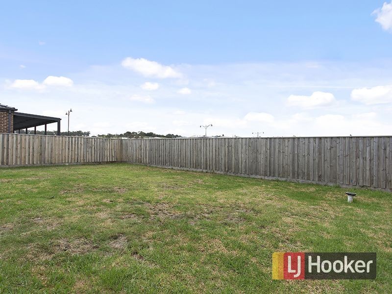 5 Penshurst Crescent, Officer VIC 3809