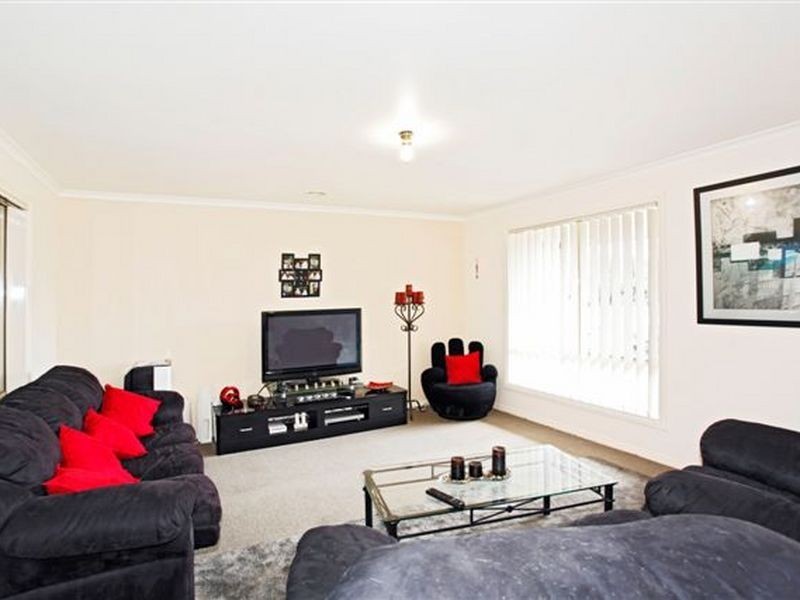 6 Streeton Court, Pakenham VIC 3810