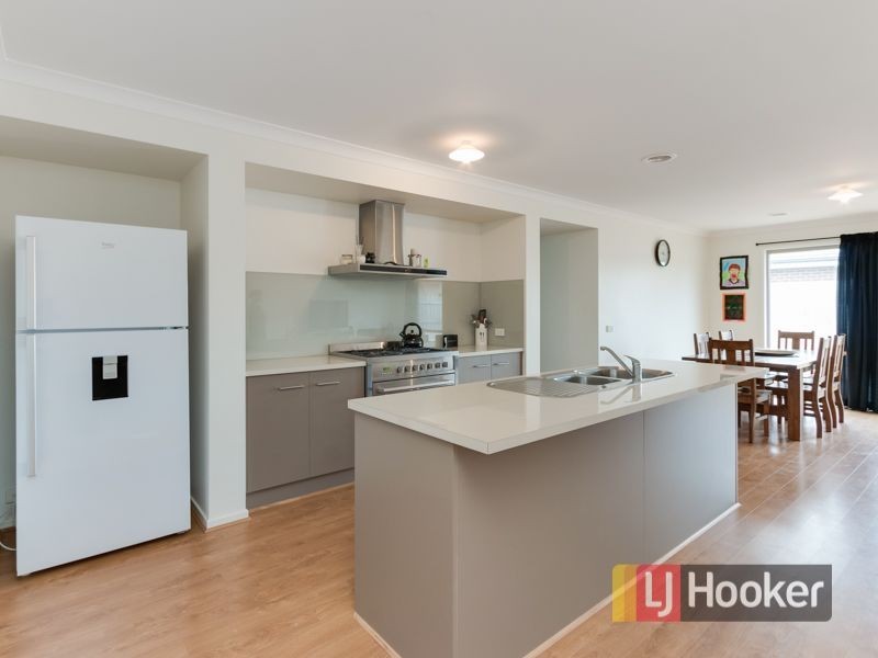 44 Mary Street, Officer VIC 3809