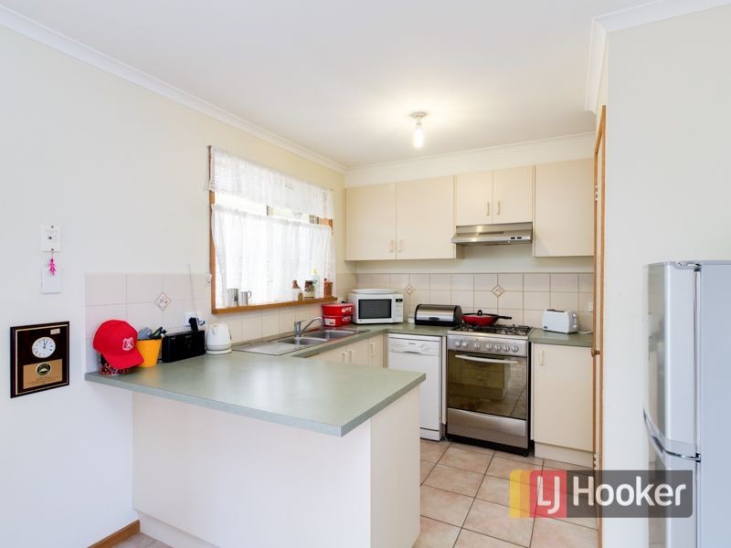 19 Dunbarton Drive, Pakenham VIC 3810