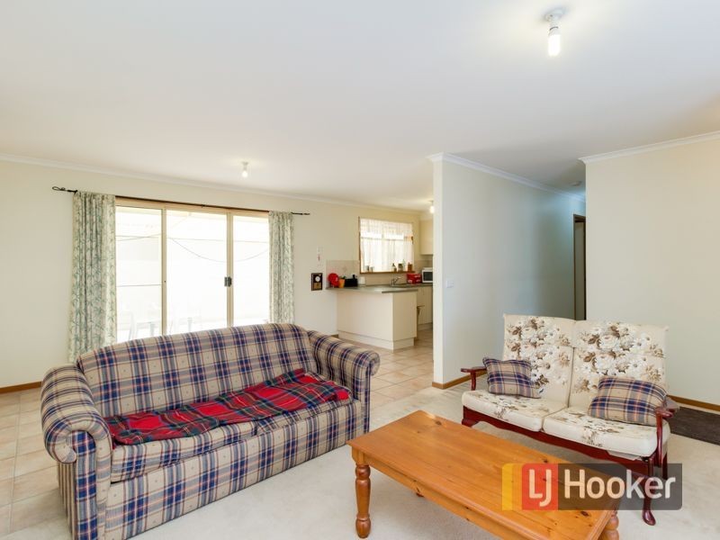 19 Dunbarton Drive, Pakenham VIC 3810