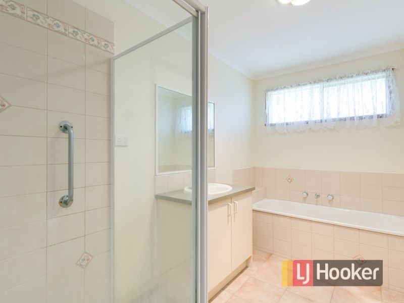 19 Dunbarton Drive, Pakenham VIC 3810