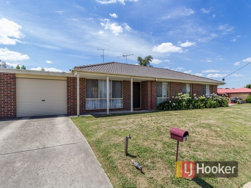 19 Dunbarton Drive, Pakenham VIC 3810