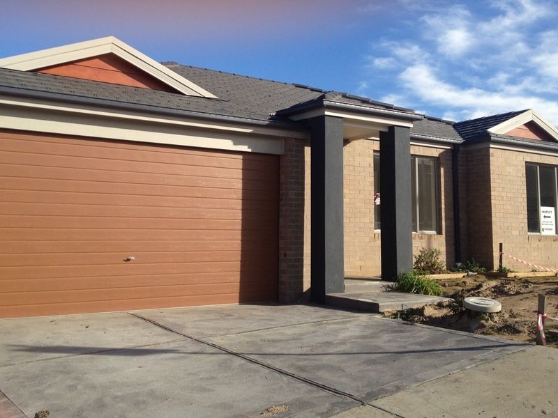 3 McClenaghan Place, Pakenham VIC 3810