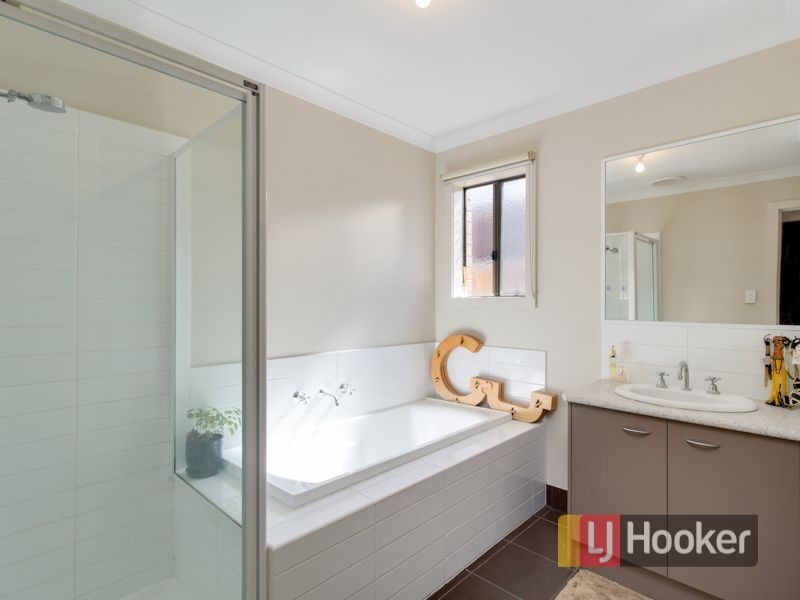 21 Elwood Avenue, Pakenham VIC 3810