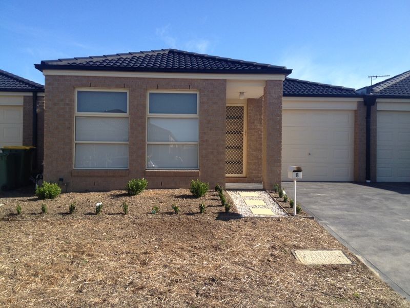 8 Belvedere Drive, Pakenham VIC 3810