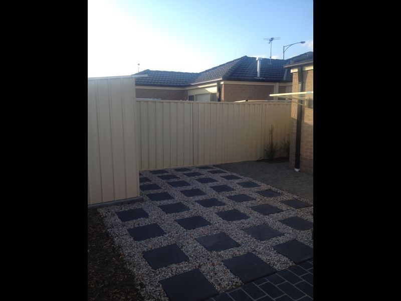 8 Belvedere Drive, Pakenham VIC 3810