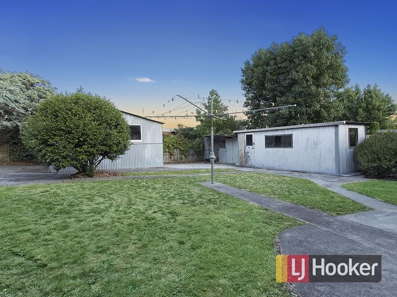 6 Deveney Street, Pakenham VIC 3810